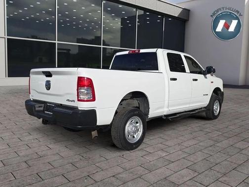 2022 RAM 2500 Tradesman Crew Cab 4x4 6'4' Box
