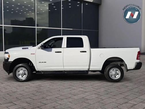 2022 RAM 2500 Tradesman Crew Cab 4x4 6'4' Box
