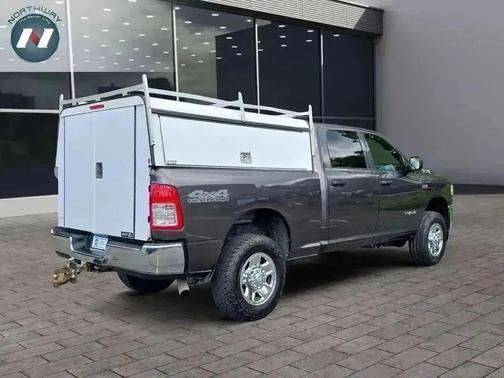 2022 RAM 2500 Tradesman Crew Cab 4x4 6'4' Box