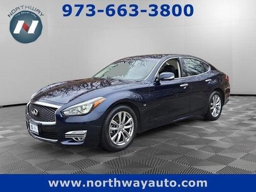 2017 INFINITI Q70 3.7