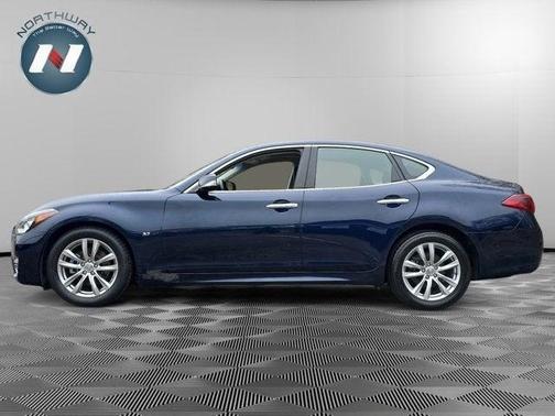 2017 INFINITI Q70 3.7