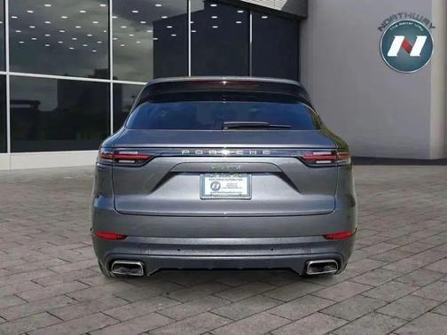 2022 Porsche Cayenne Platinum Edition