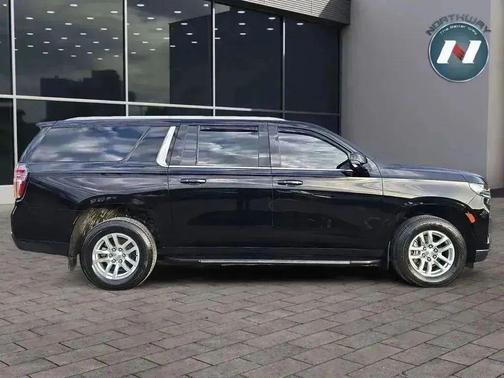 2022 Chevrolet Suburban LT