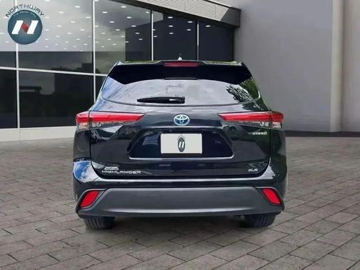 2022 Toyota Highlander Hybrid XLE