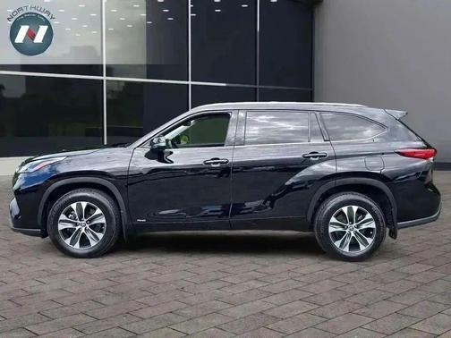 2022 Toyota Highlander Hybrid XLE