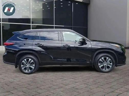 2022 Toyota Highlander Hybrid XLE
