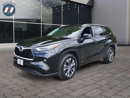 2022 Toyota Highlander Hybrid XLE
