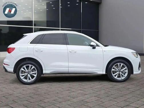 2023 Audi Q3 Premium 45 TFSI S line quattro Tiptronic