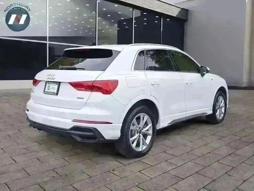 2023 Audi Q3 Premium 45 TFSI S line quattro Tiptronic