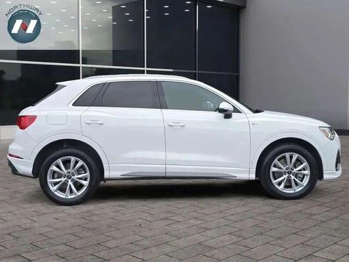 2023 Audi Q3 Premium 45 TFSI S line quattro Tiptronic