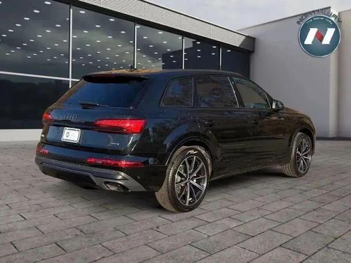 2025 Audi Q7 45 Premium Plus