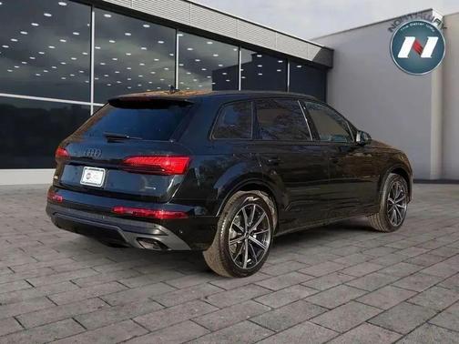 2025 Audi Q7 45 Premium Plus