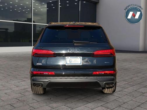 2025 Audi Q7 45 Premium Plus