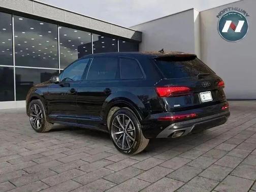 2025 Audi Q7 45 Premium Plus