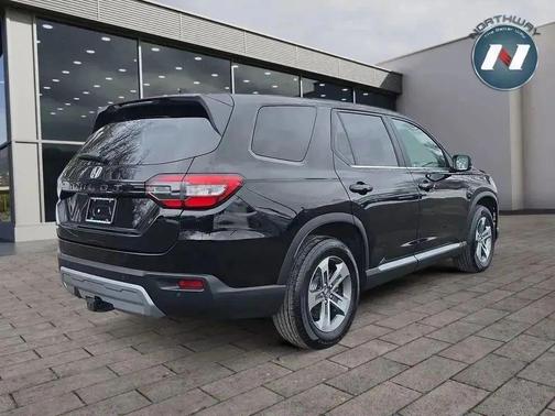2023 Honda Pilot AWD EX-L 8 Passenger