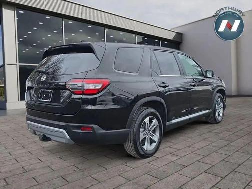 2023 Honda Pilot AWD EX-L 8 Passenger
