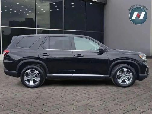 2023 Honda Pilot AWD EX-L 8 Passenger
