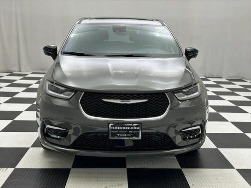 2025 Chrysler Pacifica L