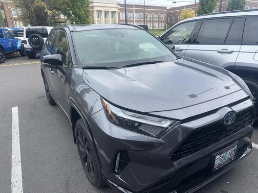 2023 Toyota RAV4 Hybrid SE