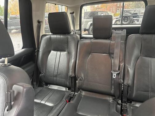 2016 Land Rover LR4 Base