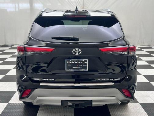 Midnight Black Metallic 2022 Toyota Highlander Platinum