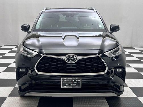 Midnight Black Metallic 2022 Toyota Highlander Platinum