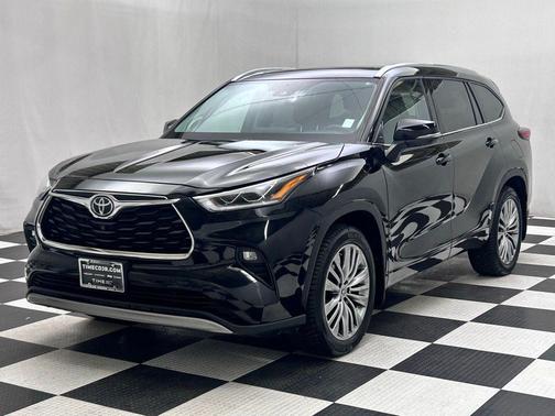 Midnight Black Metallic 2022 Toyota Highlander Platinum