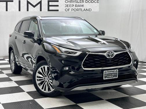 Midnight Black Metallic 2022 Toyota Highlander Platinum