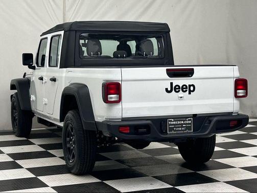 2026 Jeep Gladiator Sport