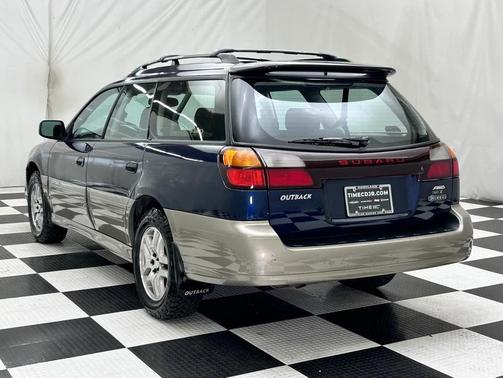 2004 Subaru Outback Base
