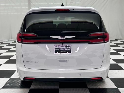 2026 Chrysler Pacifica L