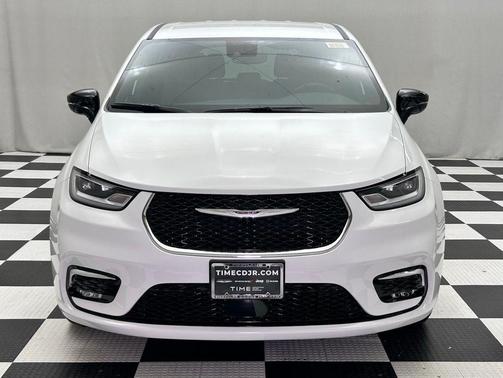 2026 Chrysler Pacifica L