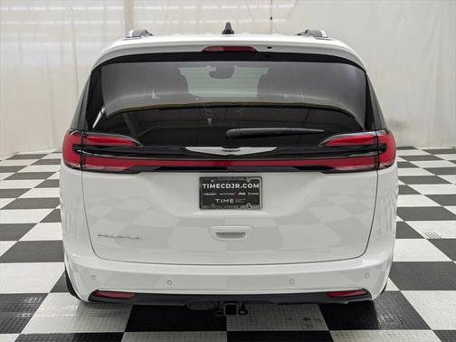 2025 Chrysler Pacifica L