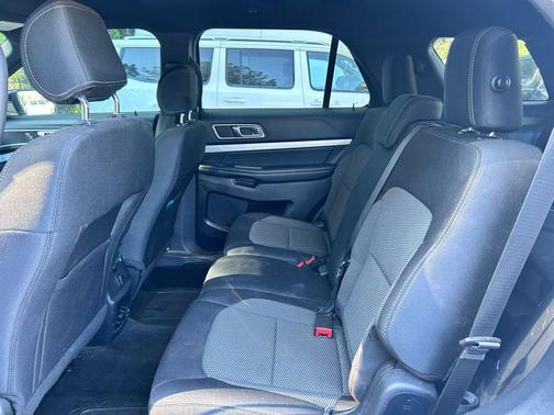 Oxford White 2017 Ford Explorer XLT