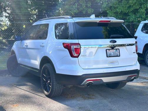 Oxford White 2017 Ford Explorer XLT