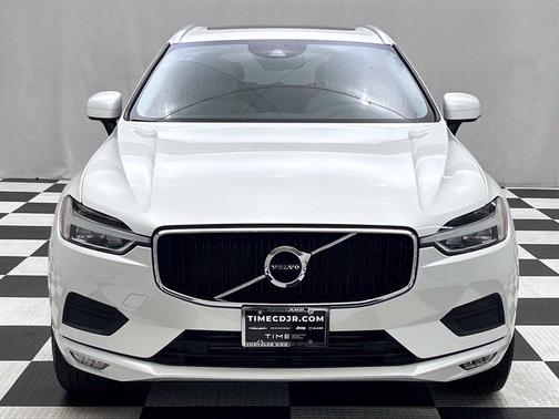 Crystal White Metallic 2021 Volvo XC60 T5 Momentum