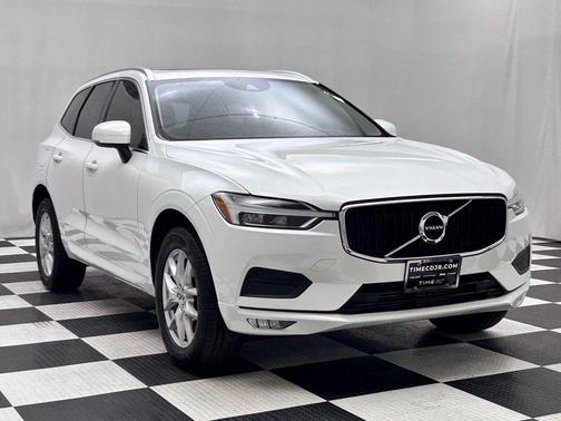 Crystal White Metallic 2021 Volvo XC60 T5 Momentum