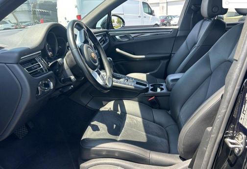 2020 Porsche Macan Macan