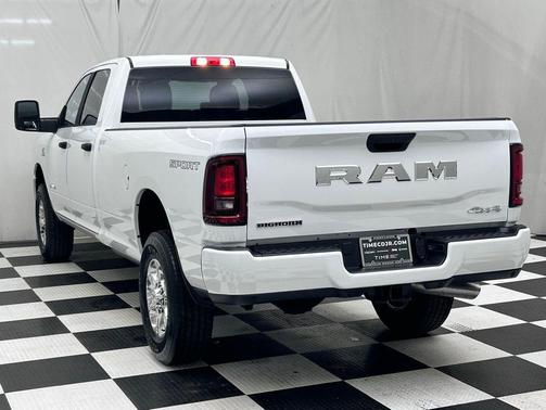 2026 RAM 3500 Big Horn Crew Cab 4x4 8' Box