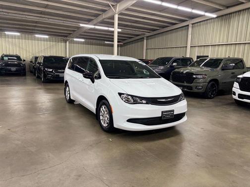 2026 Chrysler Voyager LX