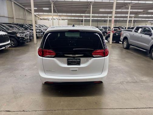 2026 Chrysler Voyager LX