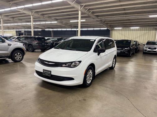 2026 Chrysler Voyager LX