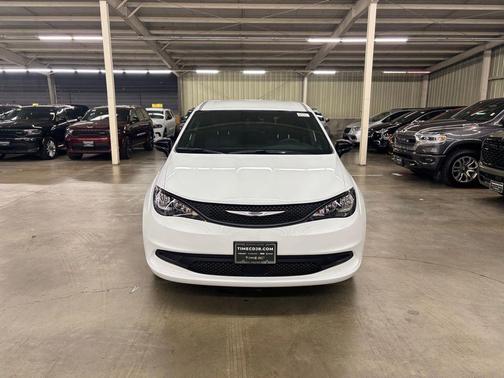 2026 Chrysler Voyager LX