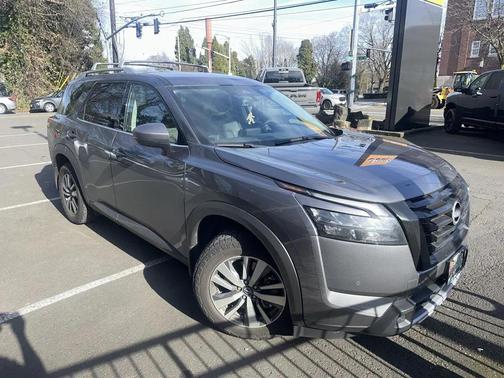 2025 Nissan Pathfinder SL 4WD