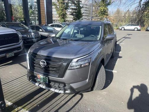 2025 Nissan Pathfinder SL 4WD