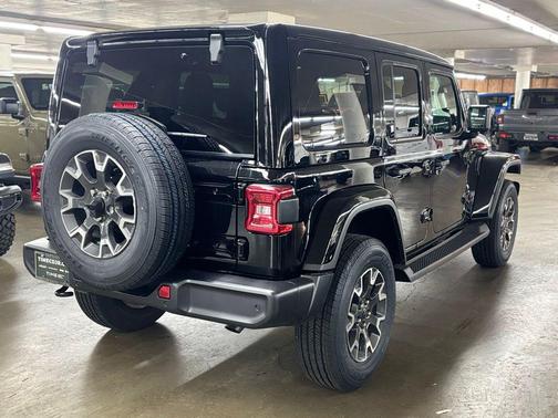 2026 Jeep Wrangler 4-Door Sahara 4x4