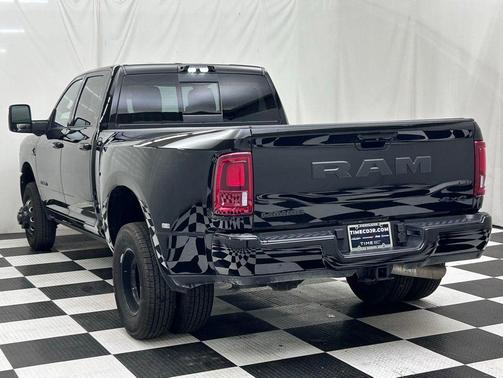 2025 RAM 3500 Laramie Crew Cab 4x4 8' Box