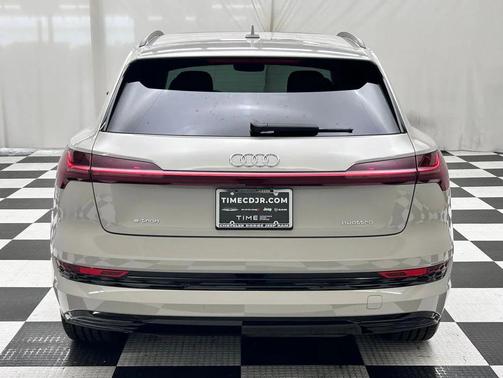 2021 Audi e-tron Premium Plus
