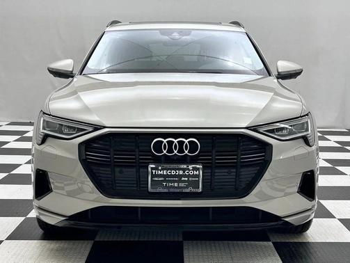 2021 Audi e-tron Premium Plus
