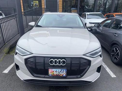 2021 Audi e-tron Premium Plus